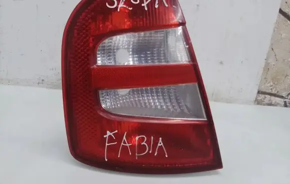 Skoda Fabia Mk1 (6Y) Rear/tail lights