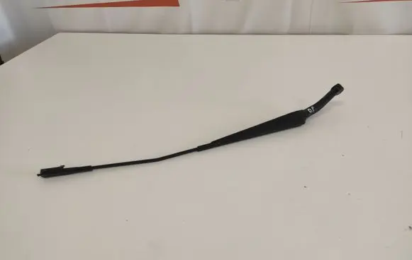 Volvo XC70 Front wiper blade arm 30655615