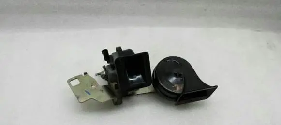 BMW 5 E60 E61 Horn signal 6935988