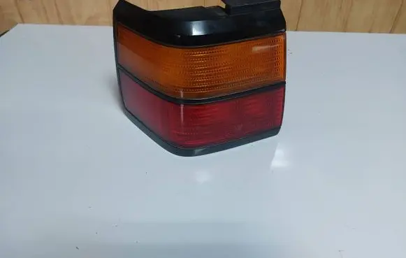 Volkswagen PASSAT B3 Tail light bulb cover holder 357945257