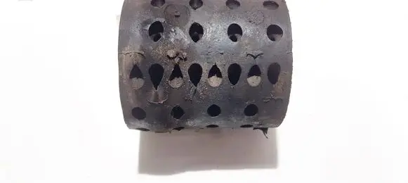 Volkswagen PASSAT B4 Engine mount bracket