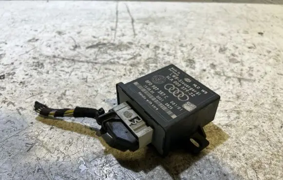 Audi A8 S8 D3 4E Light module LCM 8P0907357C 00010825 5LA00837922
