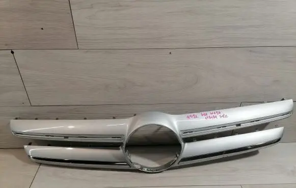 Mercedes-Benz GLA W156 Front bumper upper radiator grill A1568880260