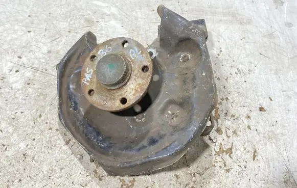 Volkswagen PASSAT B6 Rear wheel hub spindle/knuckle 