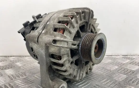 BMW 3 E90 E91 Generator/alternator 7802261