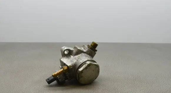 Audi A3 S3 8V Fuel injection high pressure pump 04E127026H