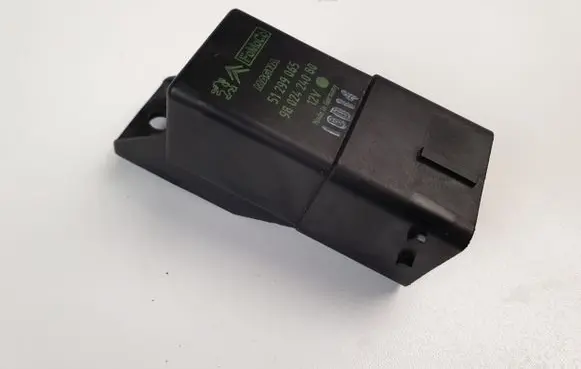 Peugeot 2008 I Glow plug pre-heat relay 9802424080