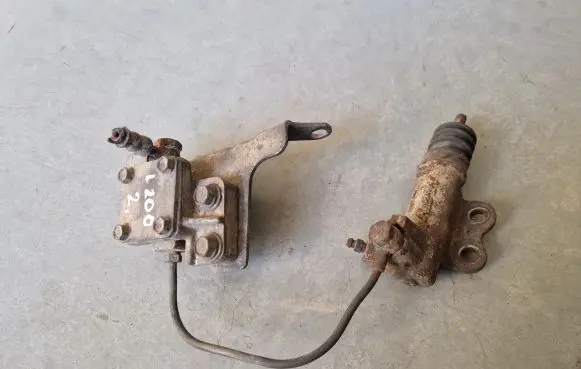 Clutch slave cylinder