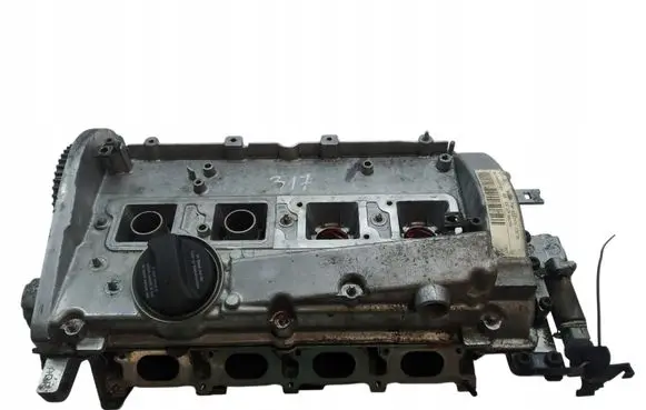 Volkswagen PASSAT B5 Engine head 058103373D