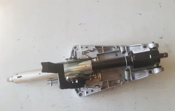 Mercedes-Benz E C207 W207 Steering wheel axle A2044604516