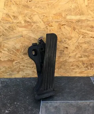 Volkswagen PASSAT B6 Accelerator throttle pedal 1K1721503L