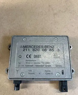 Mercedes-Benz E W211 Antenna control unit 2118200885 09702112