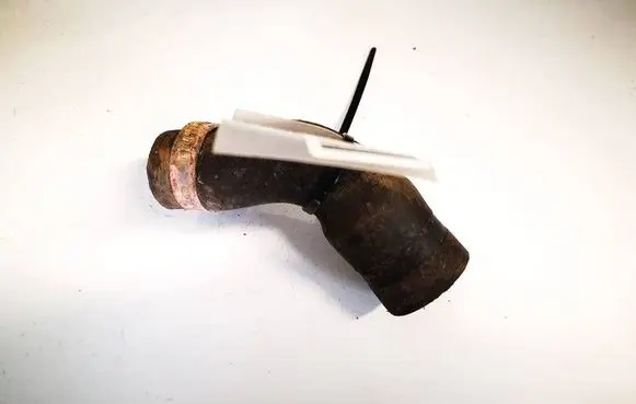 Volkswagen PASSAT B4 Engine coolant pipe/hose