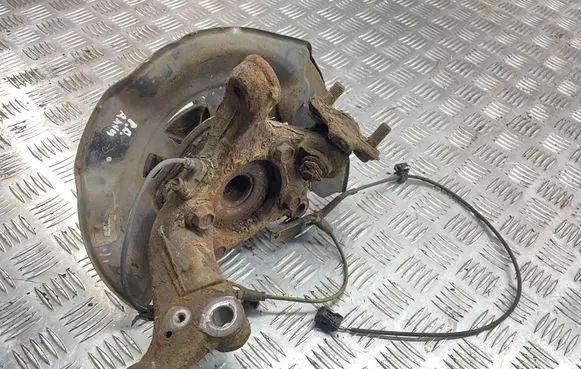 Toyota RAV 4 (XA30) Front wheel hub