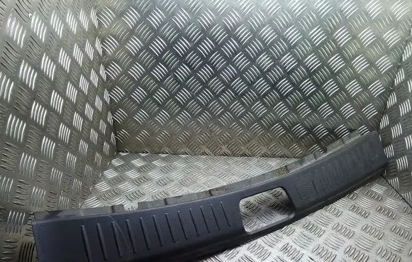 Chevrolet Captiva Trunk/boot sill cover protection