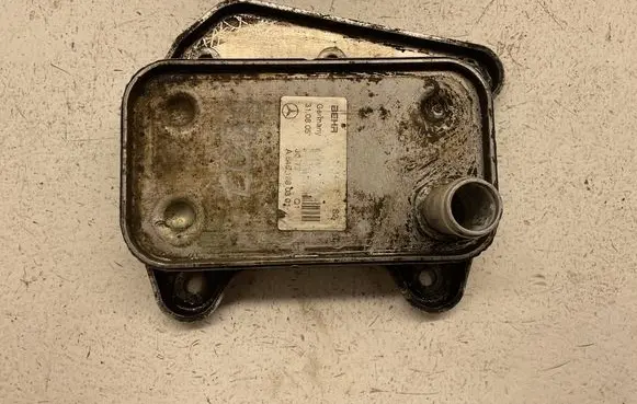 Mercedes-Benz Vito Viano W639 Oil filter mounting bracket A6461880301 3072