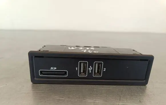 Mercedes-Benz C W205 USB socket connector A2058200526