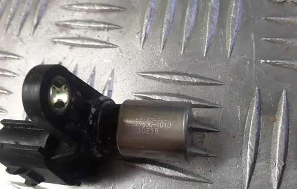 Toyota Avensis T250 Crankshaft position sensor 9091905042 0296001010