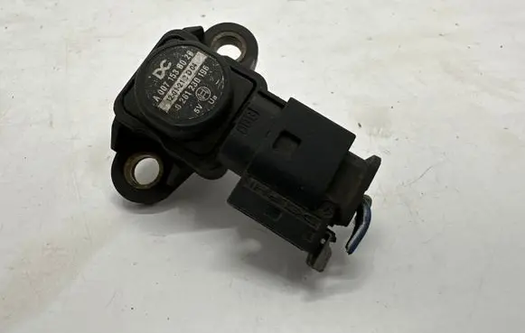 Mercedes-Benz E W211 Air pressure sensor A0071530028