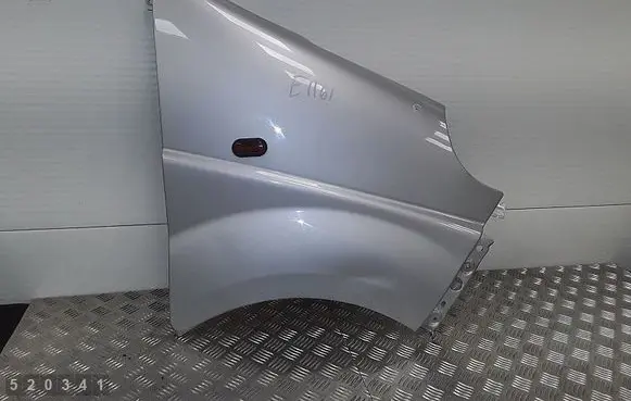 Opel Vivaro Fender 