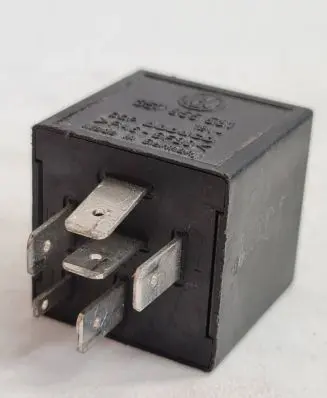 Volkswagen Golf III Other relay 357955531 PA6GF30