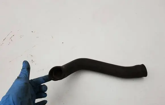 BMW 5 E34 Engine coolant pipe/hose 1722851