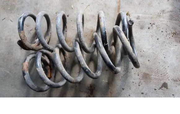 Nissan Quest Rear coil spring 