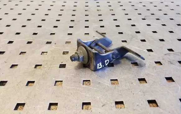 Nissan Juke I F15 Tailgate/trunk/boot hinge