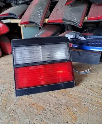 Volkswagen PASSAT B3 Tailgate rear/tail lights 333945107