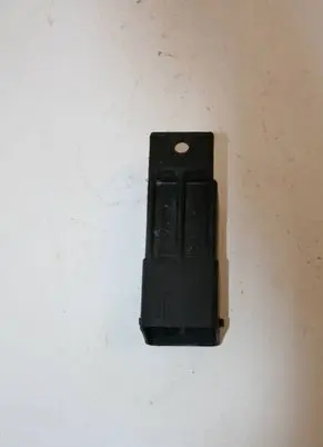 Volvo V50 Glow plug pre-heat relay 9640469680 51252002 25314