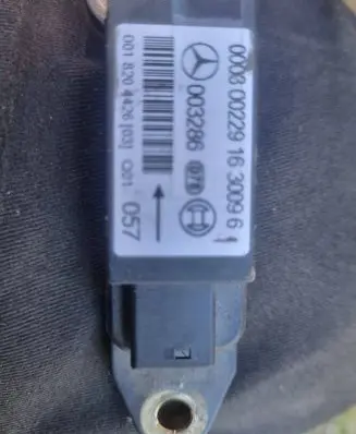 Mercedes-Benz C W203 Airbag deployment crash/impact sensor 0018204426 003286 000300229