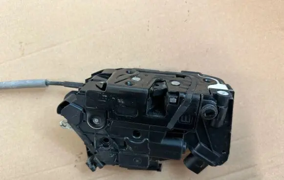 Volkswagen Amarok Rear door lock 5N0839015J MEXU0