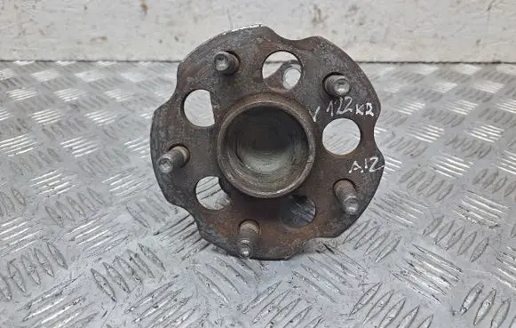 Toyota Verso Rear wheel hub 424500F020