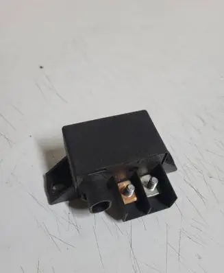 Mercedes-Benz E W211 Charging relay A0025426419 0332002167