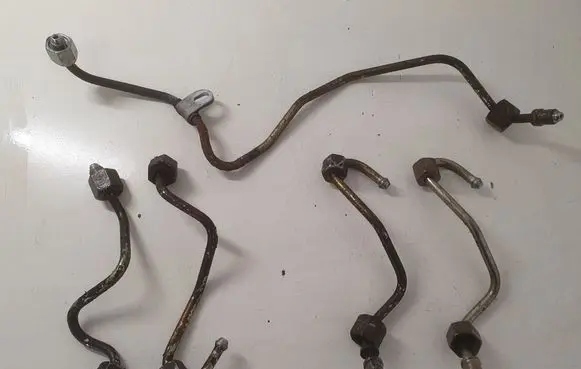 Opel Vivaro Fuel injector supply line/pipe 