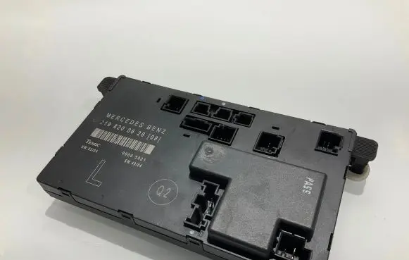 Mercedes-Benz CLS C219 Door control unit/module 2198200626 00005021