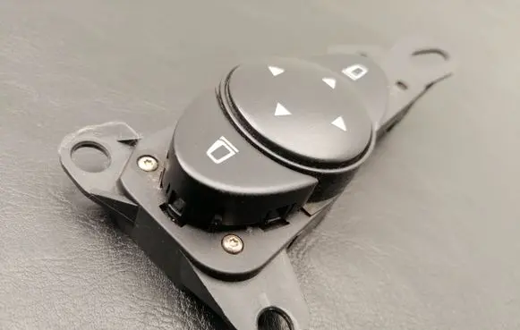 Mercedes-Benz E W211 Wing mirror switch 2118202110