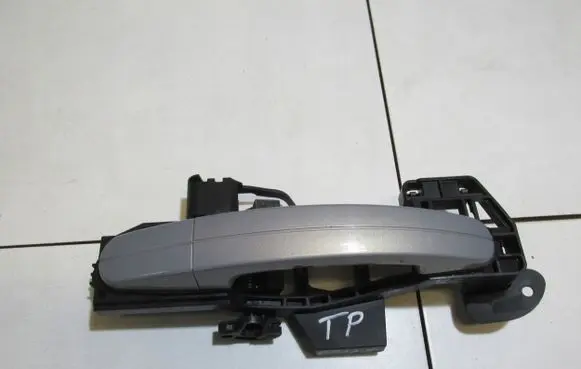 Ford C-MAX II Loading door exterior handle/bracket 
