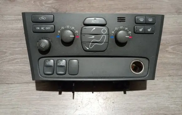 Volvo S60 Climate control unit 8682930