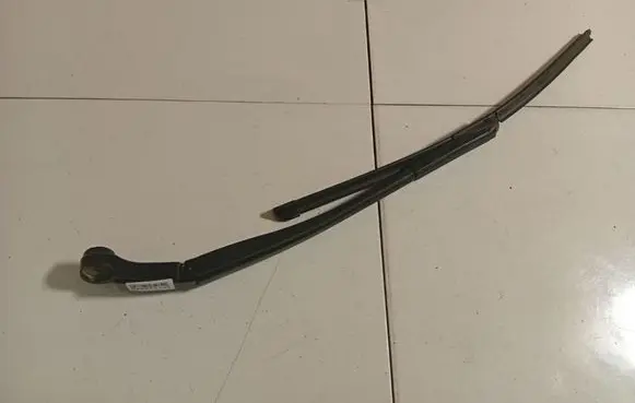 Honda Civic Front wiper blade arm 