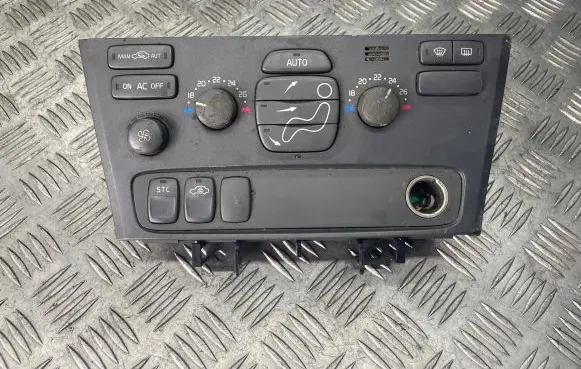 Volvo V70 Climate control unit 7923