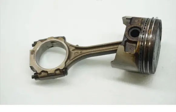 Mitsubishi Galant Piston with connecting rod 