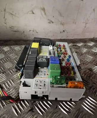 Opel Zafira A Fuse box set 24412497