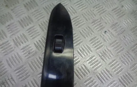 Mazda 323 Quarter vent window switch 