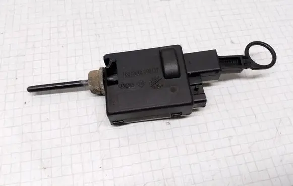 Renault Megane II Central locking motor 8200000966