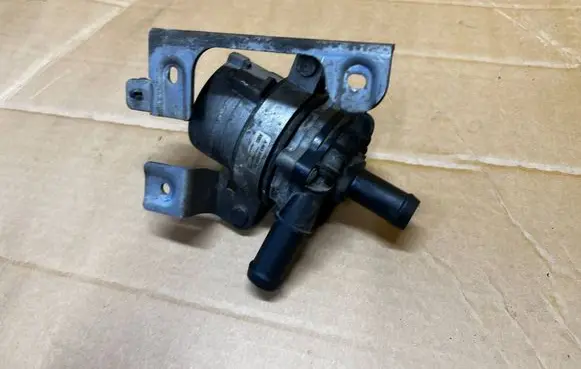 Mercedes-Benz G W461 W463 1st Gen Water pump A4635005831 A0005000486