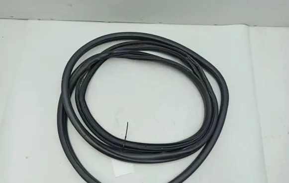 Mercedes-Benz Sprinter W906 Front door rubber seal 