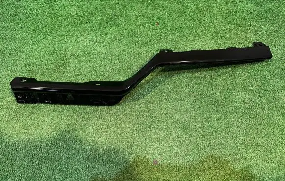 Front bumper splitter molding