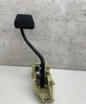 BMW 6 F06 Gran coupe Brake pedal 14416710 6782665