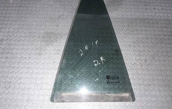 Opel Astra H Rear vent window glass 